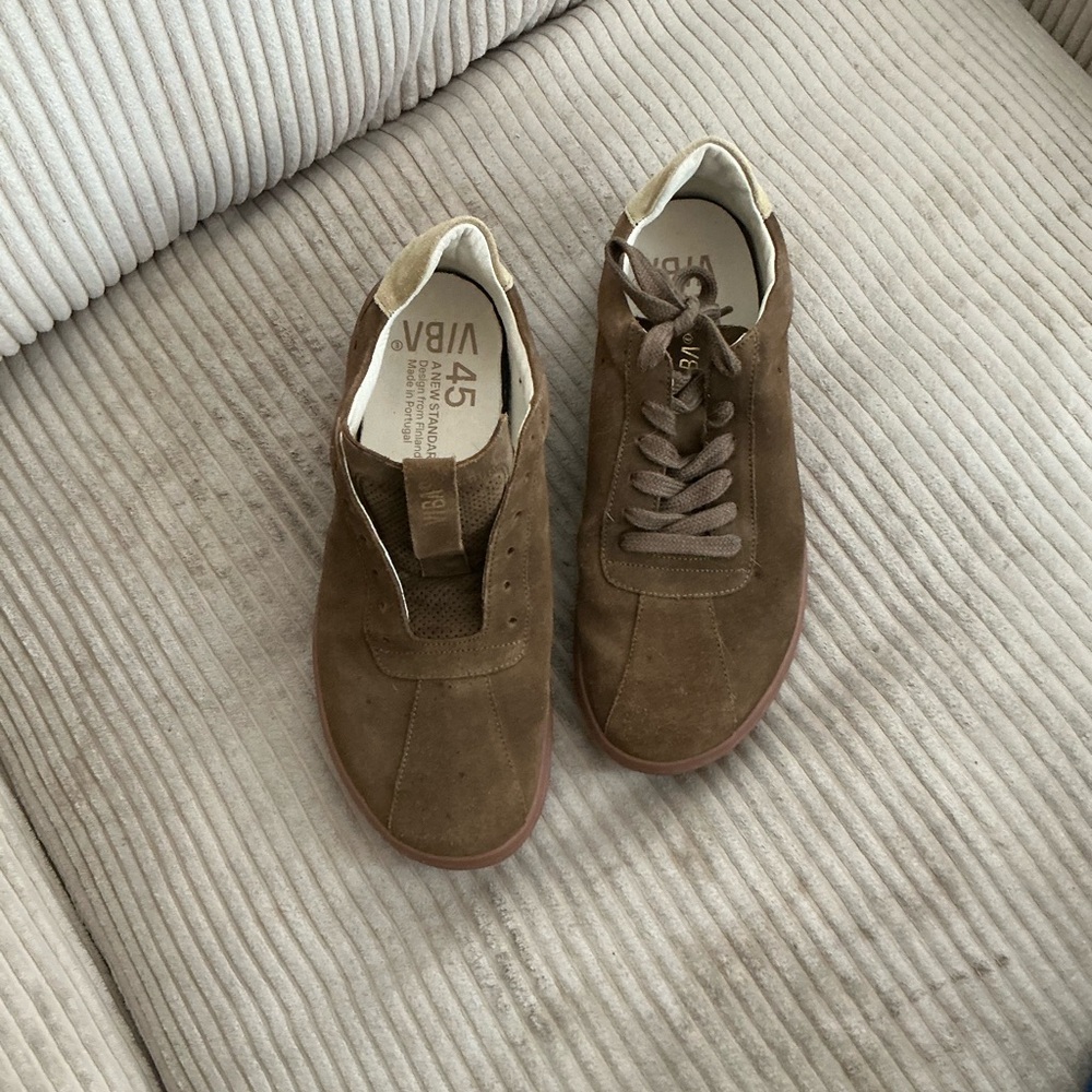 Vans Men's Tan Suede Sneakers